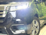 【LEDヘッドライト】悪天候や夜間走行時も良好な視界を確保し安心して運転できる高輝度LEDヘッドライトを装備!点灯速度が早く、消費電力も抑えられています。