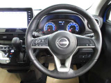 運転が楽しくなる明るく開放的な運転席まわりです。
