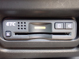 ■【ETC車載器】が装備されています。セットアップをしてお渡しとなり、ETCカードを差し込むだけで高速道路の利用が可能です。