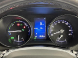 【メーターまわり】ドライバーから見やすい位置にあって安全運転に寄与します。マルチインフォメーションディスプレイでは、クルマに関する情報の確認はもちろん、各種安全機能・装備のON/OFFも設定可能。