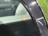 ブラインドスポットモニター ドライバーの死角に他の車を検知すると、ドアミラーの小さな警告灯が点灯。安全に車線を変更できます。ステアリングホイールを制御して衝突を回避するアシストをします。