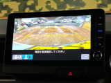 【バックカメラ】駐車時に後方がリアルタイム映像で確認できます。大型商業施設や立体駐車場での駐車時や、夜間のバック時に大活躍!運転スキルに関わらず、今や必須となった装備のひとつです!