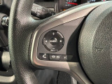 ステアリングにオーディオ操作スイッチが付いています。オーディオ画面に直接タッチしなくても操作が出来ますので、運転に集中できます。
