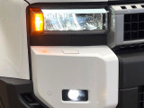 【LEDヘッドライト】悪天候や夜間走行時も良好な視界を確保し安心して運転できる高輝度LEDヘッドライトを装備!点灯速度が早く、消費電力も抑えられています。