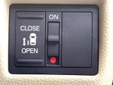 【パワースライドドア】スマートキーや運転席のスイッチでスライドドアの開閉が可能♪電動だから力を入れてドアを開ける必要が無く、小さいお子様でも、重い荷物を持っている時もラクに開け閉めできます♪