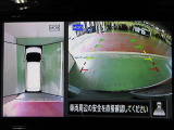 アラウンドビューモニターで車庫入れも空から見ている様に駐車できラクラクです。