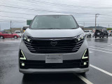 ヘッドライトは明るいLEDタイプです