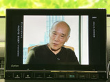 停車中には、番組や映像をお楽しみいただけます。後部座席の方も快適に過ごせる、便利な機能です。休憩時間などにリラックスできますね。