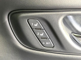 【メモリー機能付きパワーシート】ドライバーごとに設定したシート位置を記憶して、ボタン一つで切り替えできる便利な機能!運転する方が複数名いらっしゃるご家庭におすすめです♪