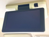 【フリップダウンモニター】大画面モニターで後席でもエンタメをお楽しみいただけます。小さなお子様にも大人気の装備です♪