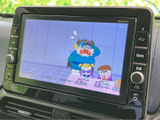 停車中にテレビや動画を楽しめるので、待ち時間も有効活用できます。後部座席の方も快適に過ごせるでしょう。ご家族でのドライブに最適です。
