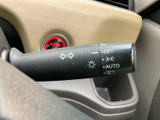 操作しやすい位置に配置されたウインカーレバー。スムーズな操作で、安全な車線変更をサポートします。日常の運転をより快適に。
