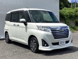 狭い駐車場でも、スライドドアならチャイルドシートへのお子さまの乗降や荷物の積載もスムーズ。とても便利な【両側電動スライドドア】ドアハンドを少し引くだけでリアドアが自動開閉します。
