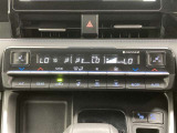 デュアルエアコンとは、運転席と助手席で、個別に温度設定ができる機能です。気温の感じ方は、人それぞれ違うもの。乗る人に優しい機能ですね。