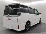 リヤ5面はプライバシーガラス☆強い日差しや車外の視線から室内を守ってくれます。