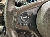 ステアリングにオーディオ操作スイッチが付いています。オーディオ画面に直接タッチしなくても操作が出来ますので、運転に集中できます。