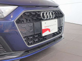 ●Audiが最初に採用したLEDポジショニングランプ。シャープなラインで昼間でも点けていたいと思うほど上品でオシャレです。夜間走行時はさらに目立ちます!