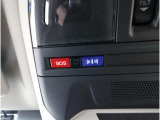 専用ボタンでコールセンターへ接続。状況に応じて緊急車両の要請やロードサービスの取次ぎを行います。重大事故の際は自動的にコールセンターにつながり、緊急車両やドクターヘリを要請します。(要申込)