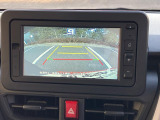バックカメラで後方の障害物が確認出来るので、苦手な車庫入れや縦列駐車もラクに出来ます。
