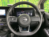 【ステアリングヒーター】冬場に冷たくなりやすい革巻きステアリングを、スイッチ一つで素早く適温に!エアコンよりも早く温まってくれるので、寒い日の運転も快適になりますね♪