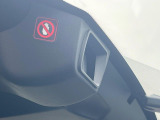 【アイサイト】前方の車両等を検知し、衝突しそうな時は警報で注意を促し、ブレーキを踏む力をサポート。ブレーキを踏めなかった場合は衝突被害軽減ブレーキが作動、衝突回避をサポートします。
