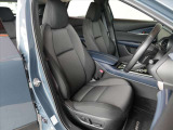 運転席は、10Wayの電動シート仕様です。ドライバーの体格に合わせたドライビングポジションを設定出来ます。また、頻繁に使うシート位置は、メモリー機能で記憶させることが可能です★☆★☆