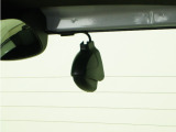 ◆リアにもドライブレコーダーを装備しております◆映像・音声などを記録する自動車用の装置です。もしもの事故の際の記録はもちろん、旅行の際の思い出としてドライブの映像を楽しむことができます。
