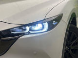 【LEDヘッドライト】悪天候や夜間走行時も良好な視界を確保し安心して運転できる高輝度LEDヘッドライトを装備!点灯速度が早く、消費電力も抑えられています。