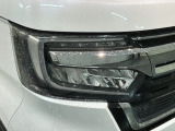 LEDヘッドライトは、点灯の瞬間から最大光量を発揮し、突然暗くなるトンネルなどでの安定感を高めます。