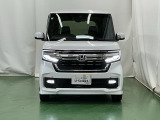 LEDヘッドライトを装備しています。LEDヘッドライトはとても明るく、雨の日や夜間走行も安全・安心です。オートライトコントロール付きで周囲の明るさに応じて自動で点灯・消灯します
