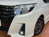 【LEDヘッドライト】悪天候や夜間走行時も良好な視界を確保し安心して運転できる高輝度LEDヘッドライトを装備!点灯速度が早く、消費電力も抑えられています。