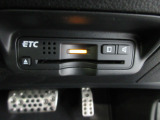 ETC付。高速道路の料金所はキャッシュレスで通過です。サービスエリア等にあるスマートインターの出入りも利用可能でとっても便利。ご納車後すぐにお使い頂けるようセットアップしてのお渡しとなります。