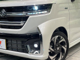 【LEDヘッドライト】悪天候や夜間走行時も良好な視界を確保し安心して運転できる高輝度LEDヘッドライトを装備!点灯速度が早く、消費電力も抑えられています。