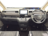 ★いつでも気持ちよく運転できて、使い勝手のいい収納や体をケアするシート、細部にまでこだわったインテリア♪