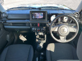 見晴らしがよく開放的な車内。視界も良好でストレスなく快適なカーライフを過ごせます。