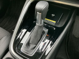 操作しやすい位置に配置されたウインカーレバー。直感的に操作でき、安全な車線変更をサポートします。スムーズな運転を心がけましょう。