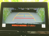 後方確認をサポートするモニター。駐車時の安全性向上に貢献します。ガイドライン表示で、狭い場所でもスムーズに駐車できます。