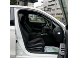 運転席シートは使用感も比較的少なく、破れや大きなヘタリはございません。清掃済みで気持ちよくお乗りいただけます。