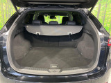 【パワーバックドア】スマートキーや運転席のボタンを押すだけでリアゲートが自動で開閉します!荷物を持っている時や、高い位置にあるバックドアを閉める際に便利な機能です♪