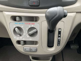 スポーツシフトに入れてマニュアル車感覚の走行が出来ます。山道走行や高速道路の走行に大活躍です★