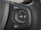 ◆アダプティブクルーズコントロール◆予め設定した車速内でクルマが自動的に加減速。前走車との適切な車間距離を維持しながら追従走行します。【LKAS】車線維持支援システムでステアリング操作を支援。