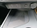 ワイヤレス充電器の画像になります。