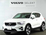 2026年6月登録の、ボルボXC40ウルトラB4AWDセレクション 走行90kmの登録済未使用車 ボディカラーはクリスタルホワイトで、シートカラーは美しいブロンド ボルボ車で人気の車種です