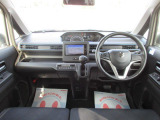 見晴らしがよく開放的な車内。視界も良好でストレスなく快適なカーライフを過ごせます。