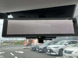 全方位カメラを装備!四方のカメラでまるで上から見たような画像で駐車をサポートします。バックカメラもガイドライン付です。安全のため、目視も忘れずに。。