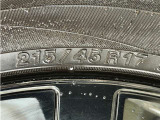 タイヤサイズは【215/45R17】