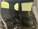 HONDA独自の機構!リアシートはチップアップ(跳ね上げ)することにより背の高い荷物も楽々積み込みすることが可能!!より空間を有効にするためにも大変便利なシートアレンジになります!!