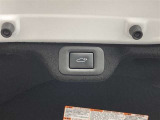 バックドアの開閉が電動操作可能。荷物の出し入れもラクラクです。