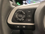 マルチインフォメーションディスプレイ内の表示切替や運転支援機能、オーディオの操作をステアリングから手を放さず行うことができ、運転に集中できます。