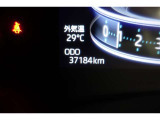 撮影時の走行距離は約3.8万kmです。安心のロングラン保証付きです。